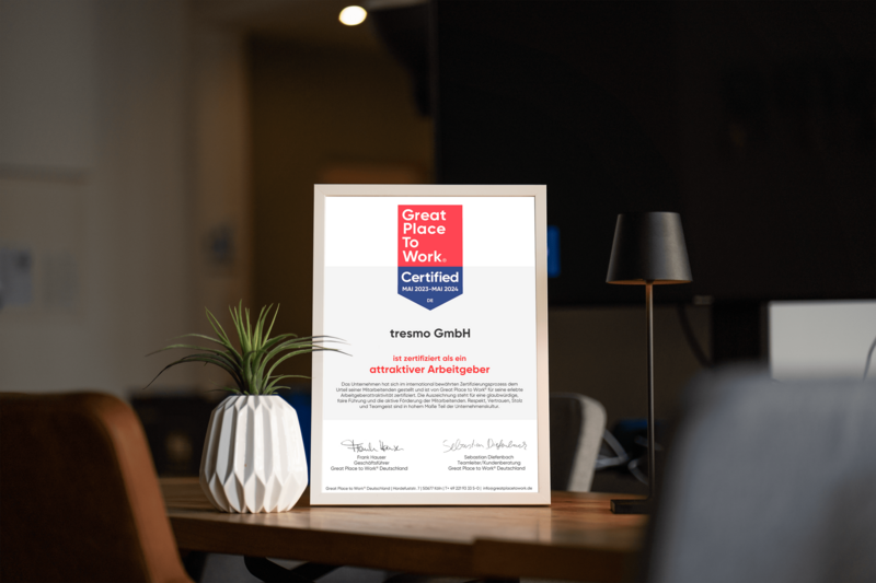 Die Urkunde mit der offiziellen Zertifizierung als Great Place To Work schmückt mittlerweile eine Wand unseres Büros.